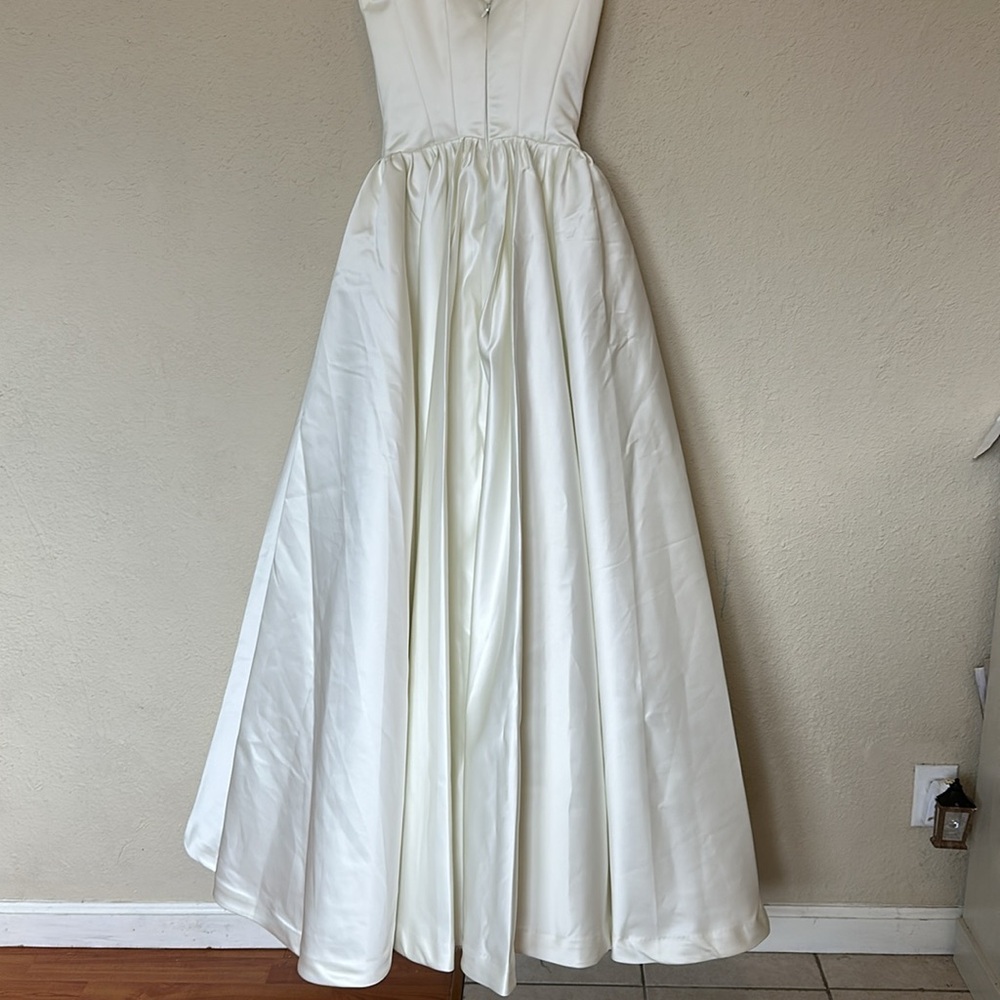 House of CB Ivory Square-Neck Ball Gown Wedding Dress - Picture 12 of 17
